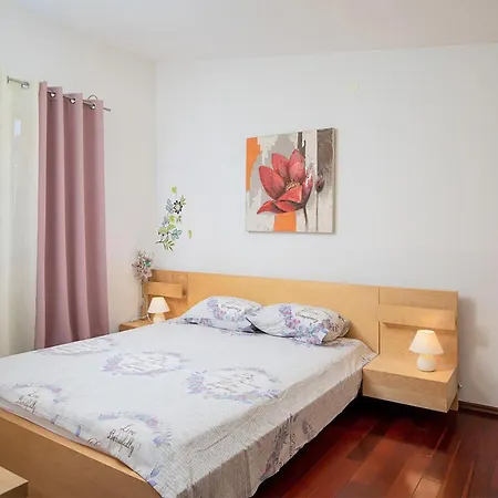 Gorgeous Home In Valbandon Valbandon