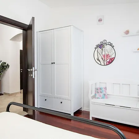 Beautiful In With Kitchen *