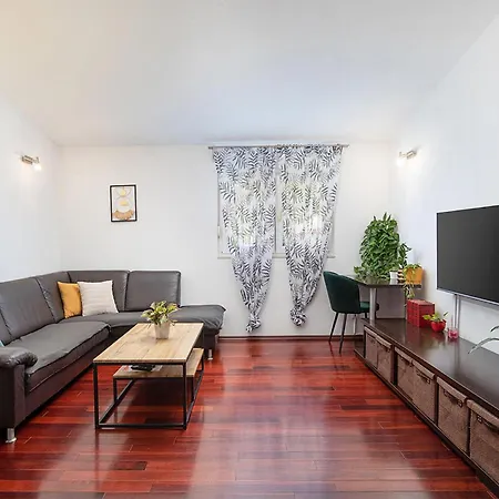 Gorgeous Home In Valbandon Holiday home *