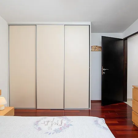 2 Bedroom Awesome Home In Valbandon * Valbandon